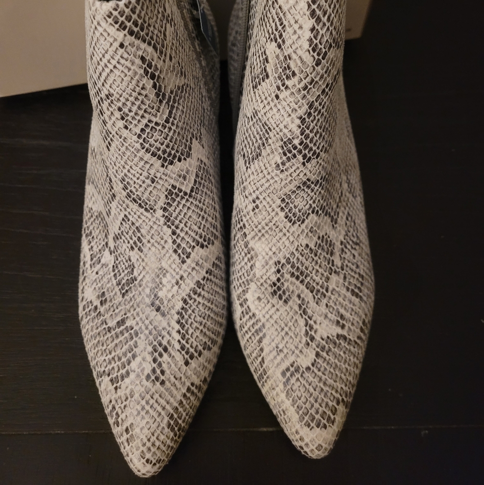 Kenneth Cole Reaction booties